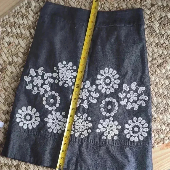 Ann Taylor Gray A-Line Skirt Embroidered Knee-Length - Picture 6 of 7